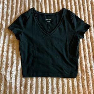 Wild Fable Woman’s Black V-Neck Cropped T-Shirt - Size Medium